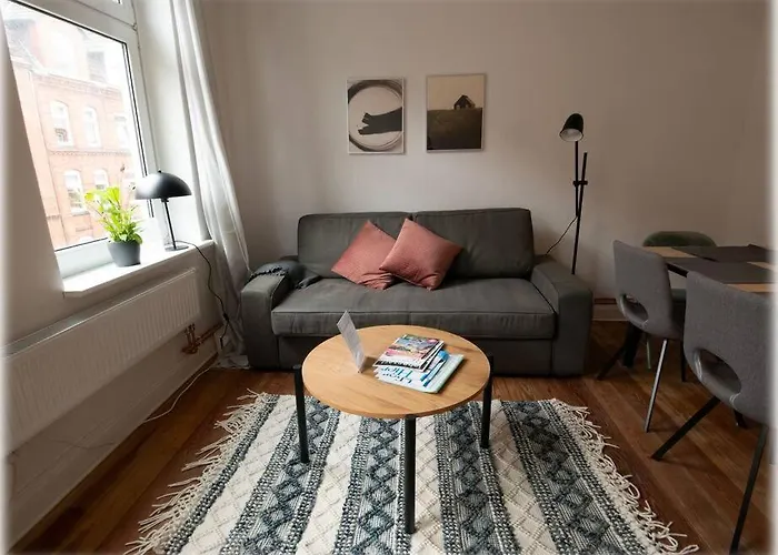 Altbaucharme! 2zimmer, Zentral Und 24h Check-in Lägenhet *